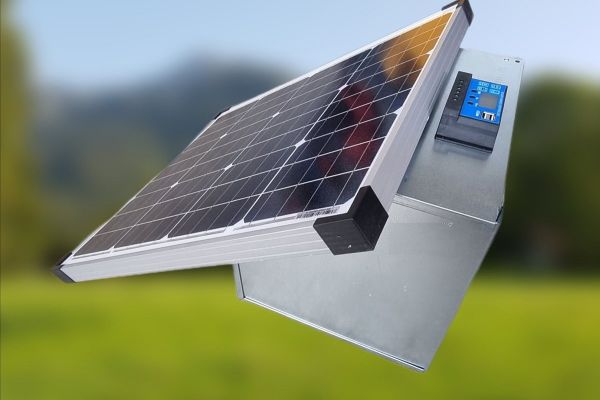 50 W Solarpanel mit Laderegler + Gerätebox für Weidezaungerät